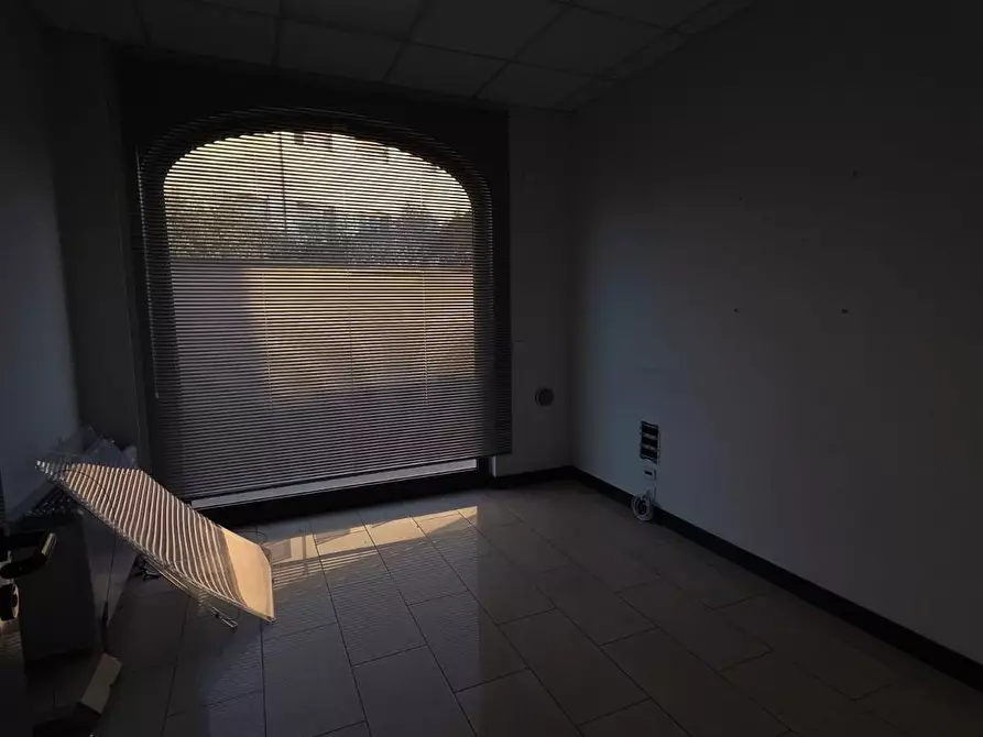 Immagine 10 di Locale commerciale in affitto  a Porcari