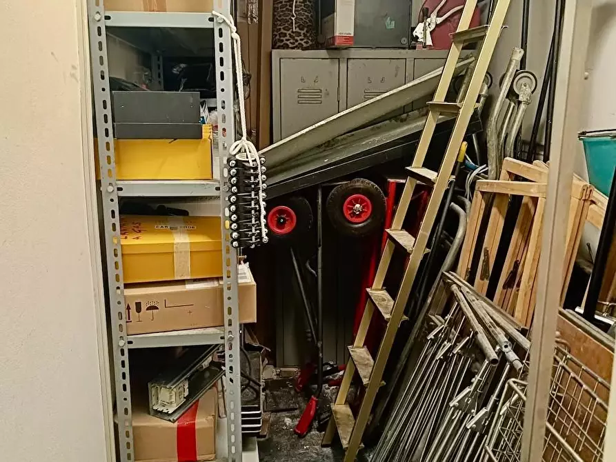 Immagine 6 di Garage in vendita  a Pisa