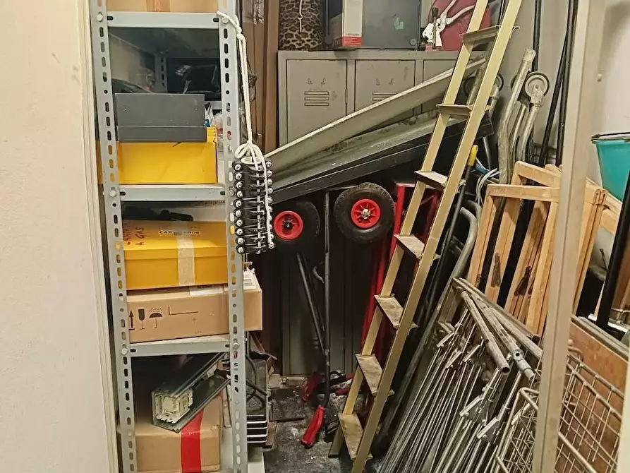 Immagine 3 di Garage in vendita  a Pisa