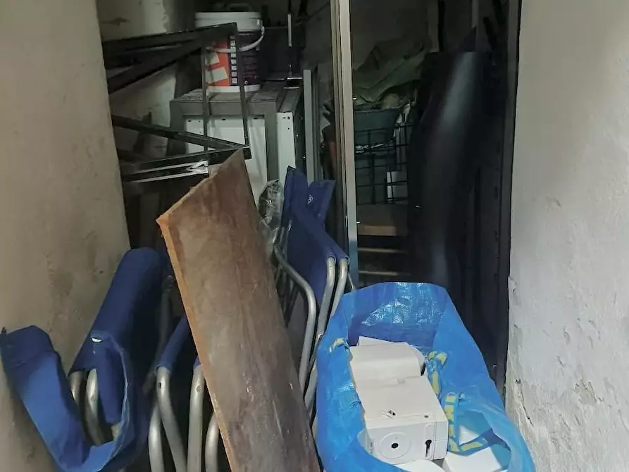 Immagine 8 di Garage in vendita  a Pisa