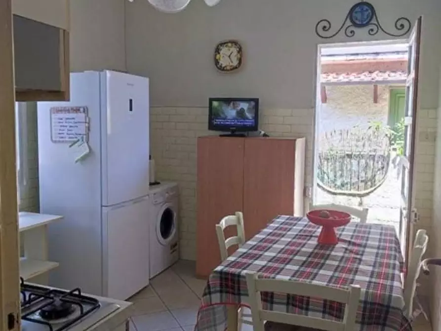 Immagine 3 di Villa in affitto  a Montignoso