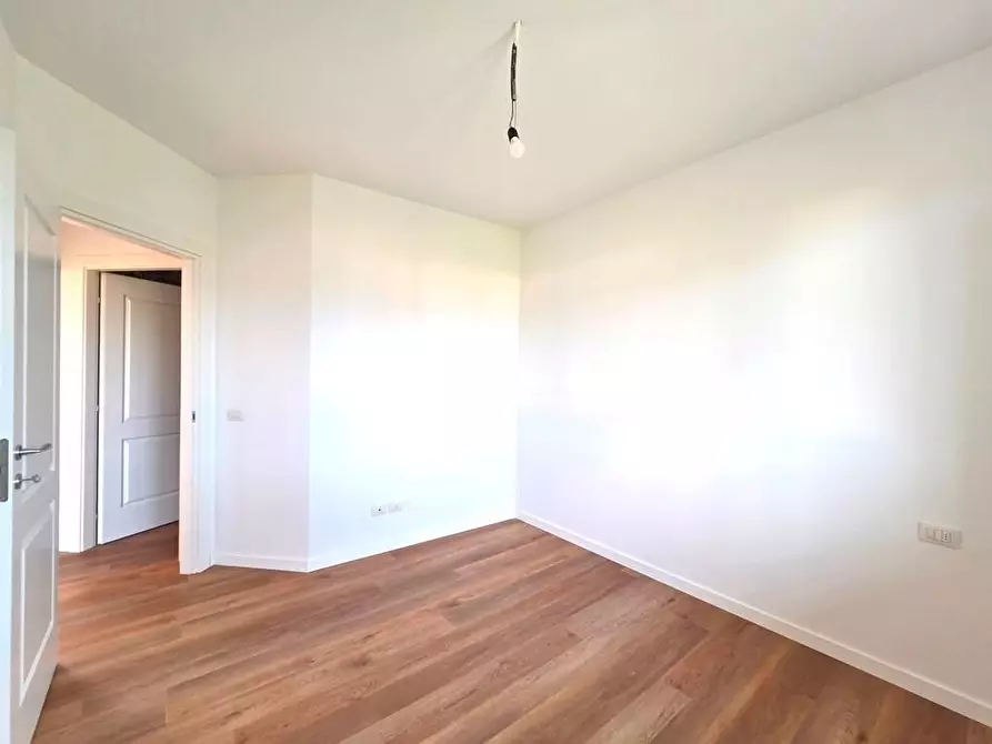 Immagine 11 di Appartamento in vendita  a Lucca