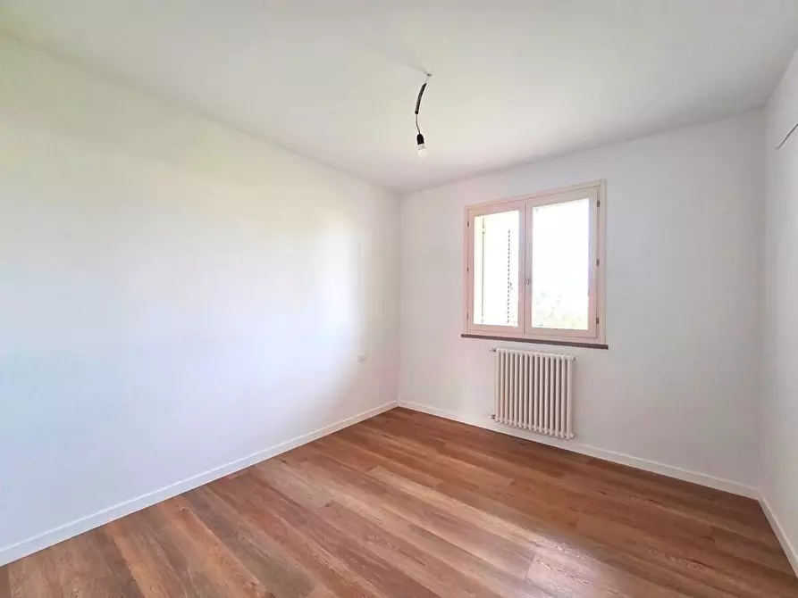 Immagine 12 di Appartamento in vendita  a Lucca