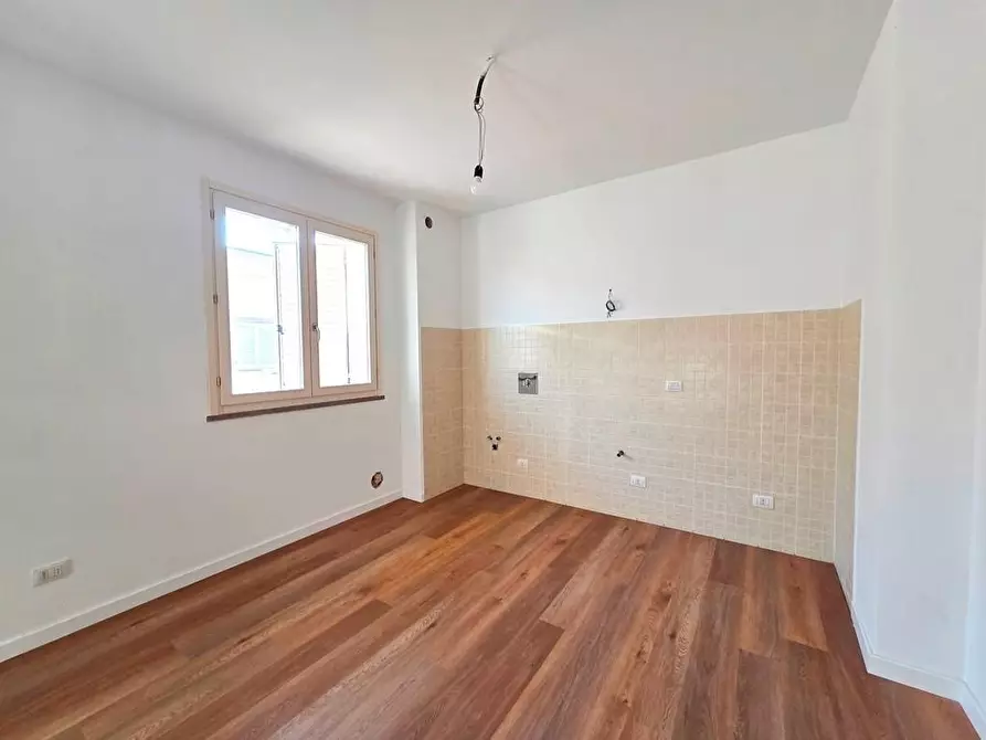 Immagine 5 di Appartamento in vendita  a Lucca