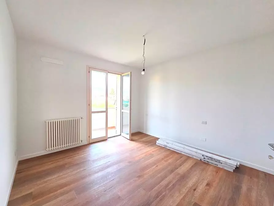 Immagine 8 di Appartamento in vendita  a Lucca