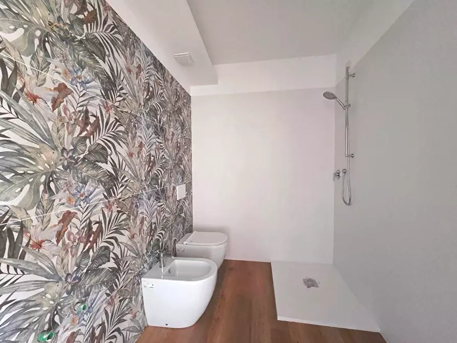 Immagine 15 di Appartamento in vendita  a Lucca