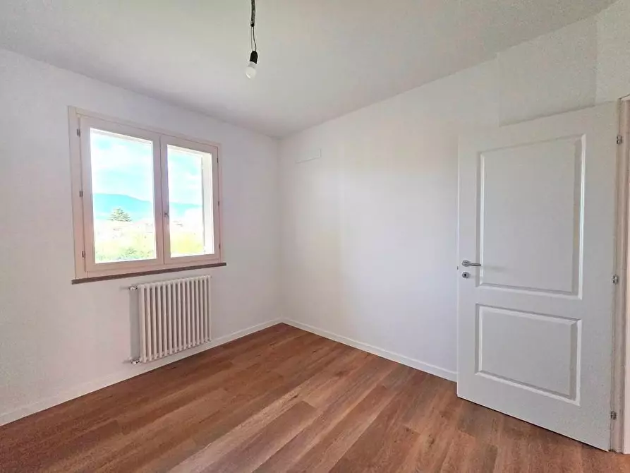 Immagine 13 di Appartamento in vendita  a Lucca