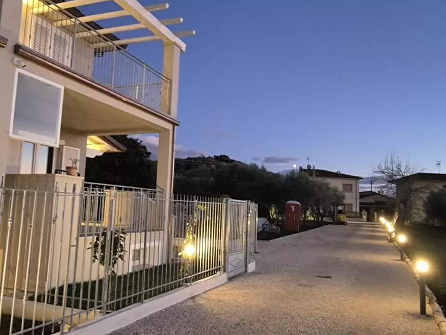 Immagine 1 di Casa quadrifamiliare in vendita  a Camaiore