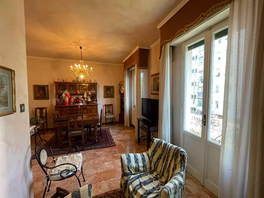 Immagine 4 di Appartamento in vendita  a Lucca