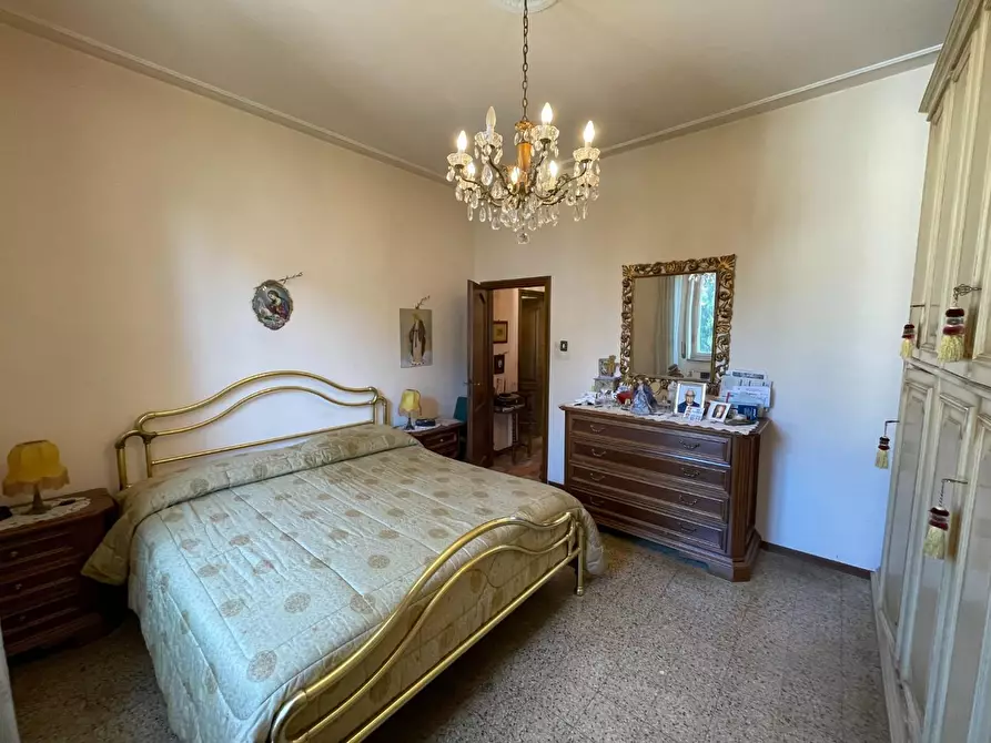 Immagine 11 di Appartamento in vendita  a Lucca