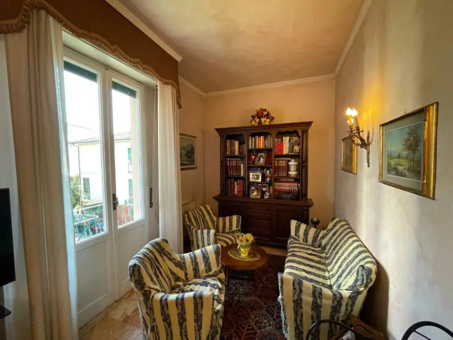 Immagine 5 di Appartamento in vendita  a Lucca