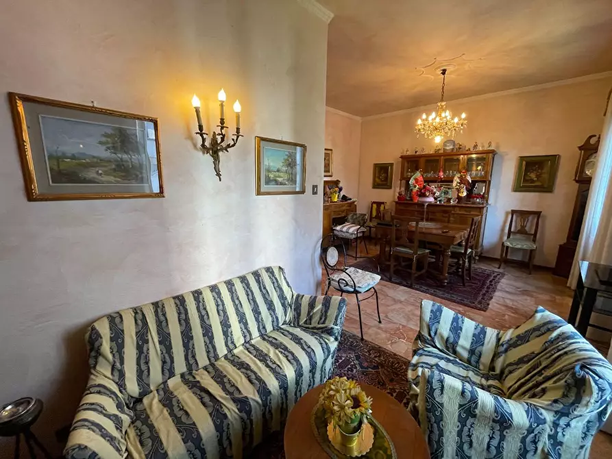 Immagine 3 di Appartamento in vendita  a Lucca