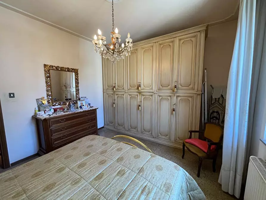 Immagine 12 di Appartamento in vendita  a Lucca