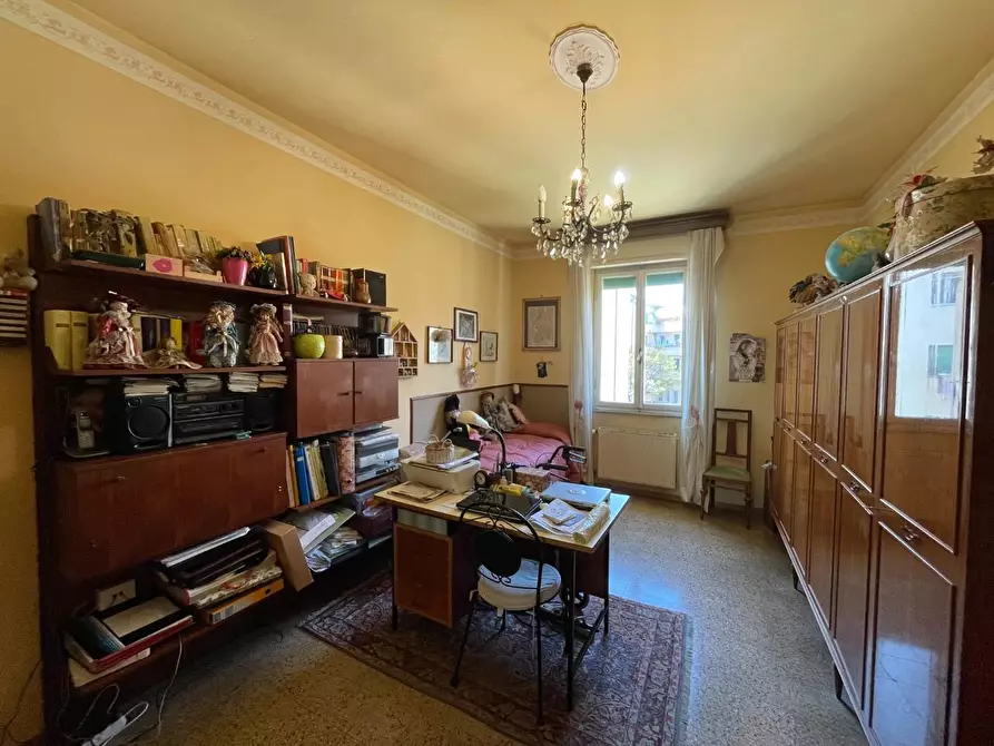 Immagine 15 di Appartamento in vendita  a Lucca