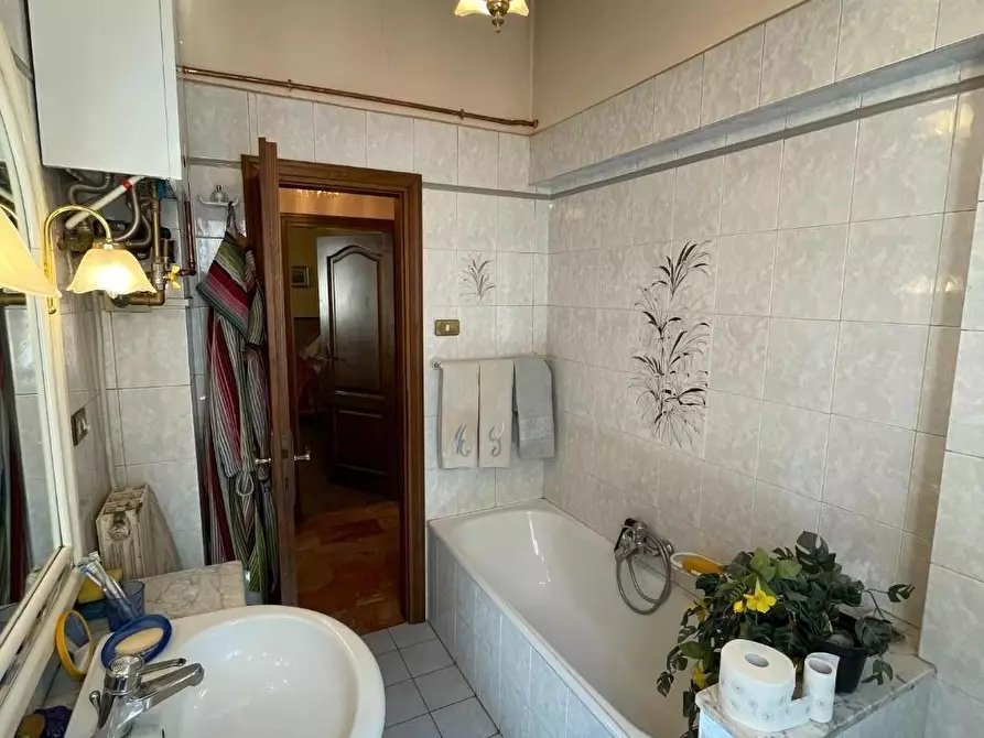 Immagine 19 di Appartamento in vendita  a Lucca