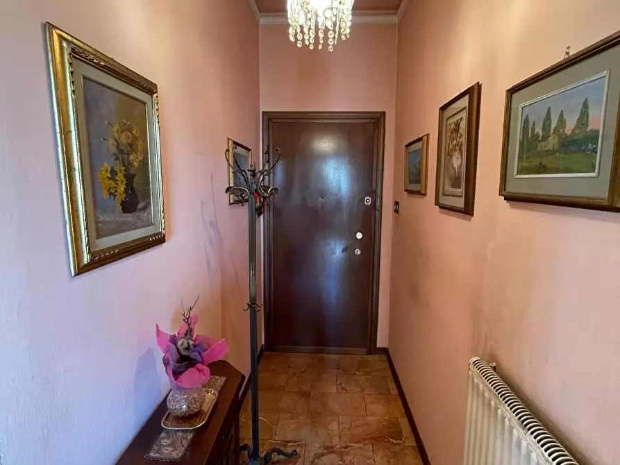 Immagine 10 di Appartamento in vendita  a Lucca