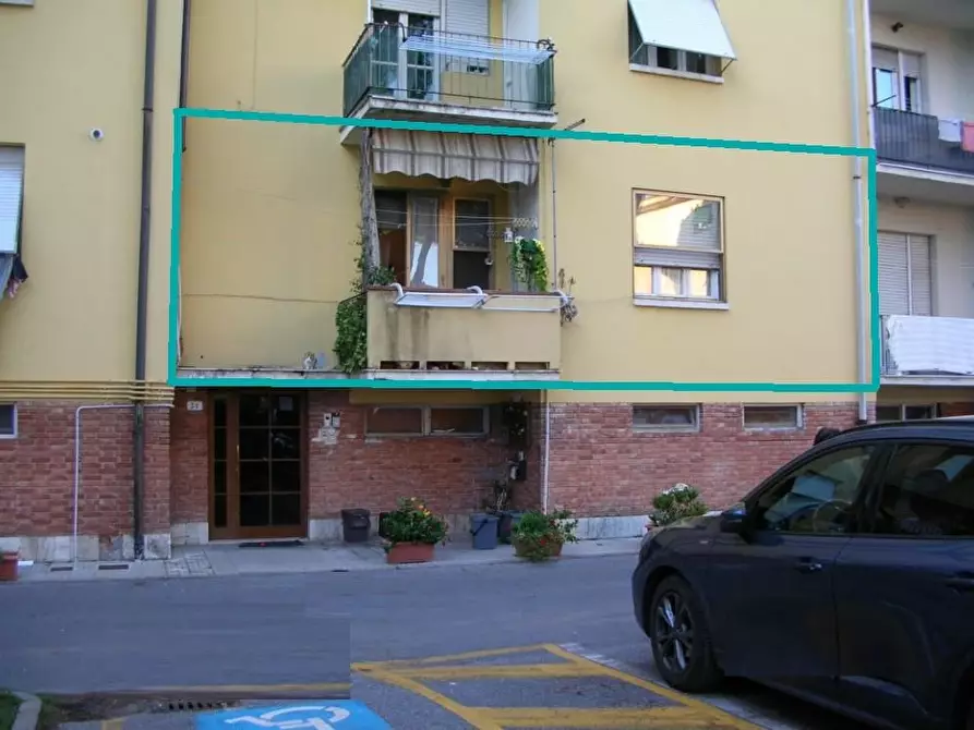 Immagine 2 di Appartamento in vendita  a Lucca
