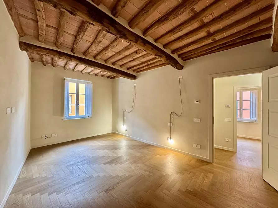 Immagine 4 di Appartamento in vendita  a Lucca