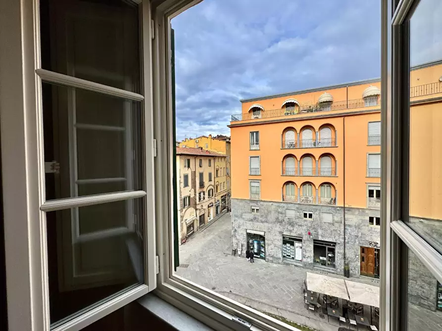 Immagine 10 di Appartamento in vendita  a Lucca