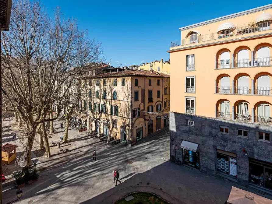 Immagine 1 di Appartamento in vendita  a Lucca