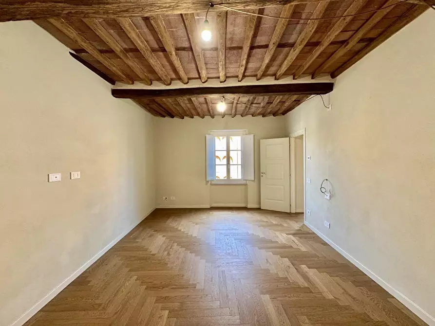 Immagine 20 di Appartamento in vendita  a Lucca
