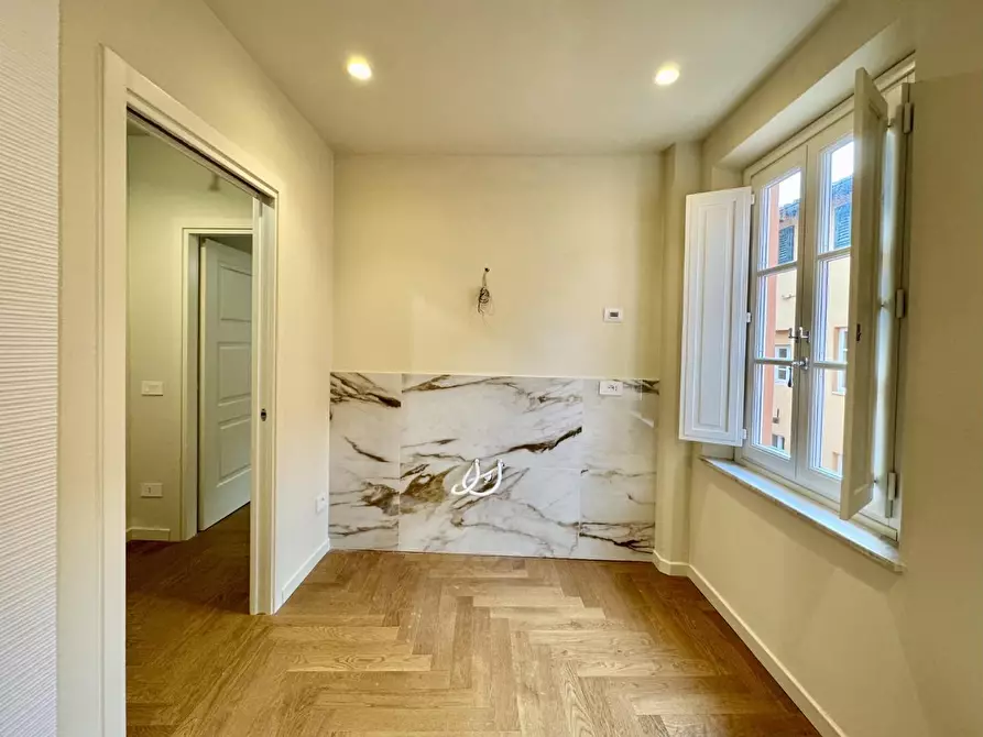 Immagine 8 di Appartamento in vendita  a Lucca