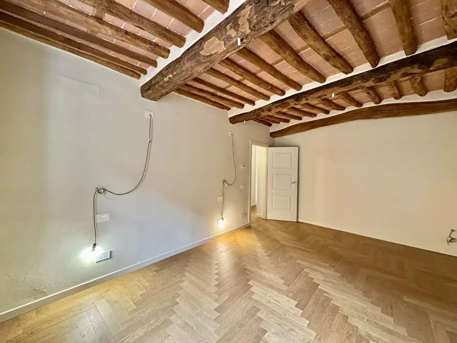 Immagine 9 di Appartamento in vendita  a Lucca