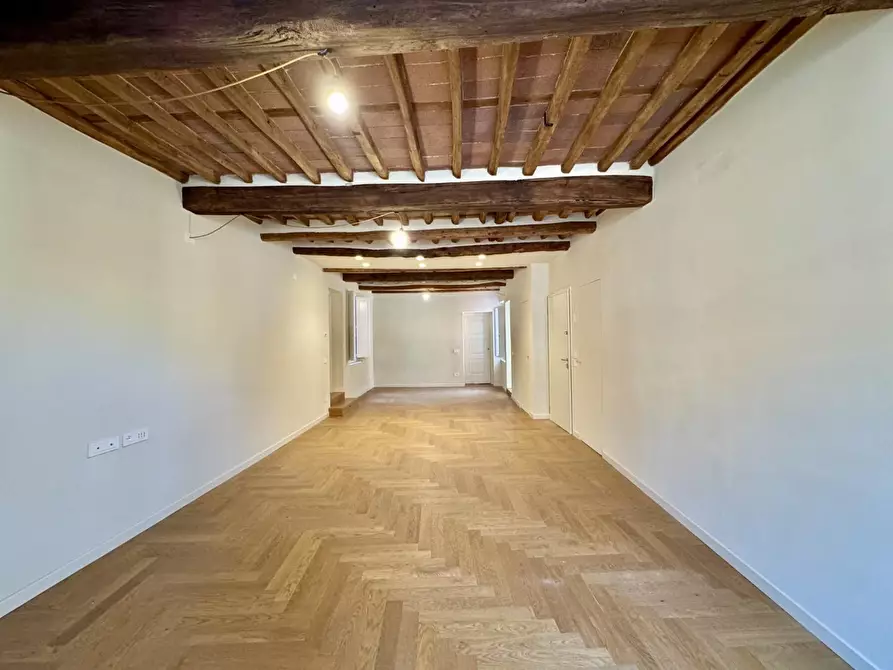 Immagine 7 di Appartamento in vendita  a Lucca