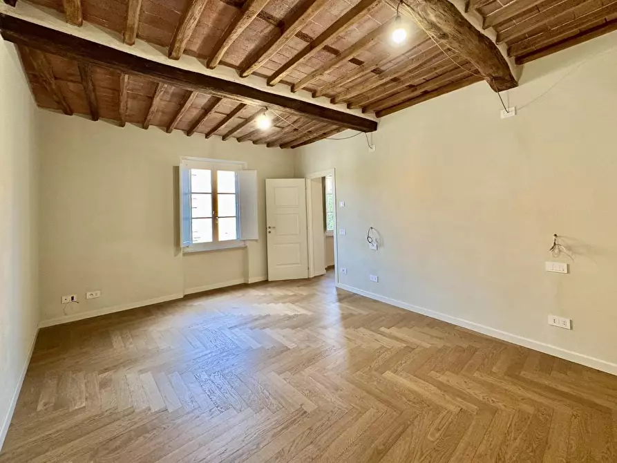 Immagine 18 di Appartamento in vendita  a Lucca