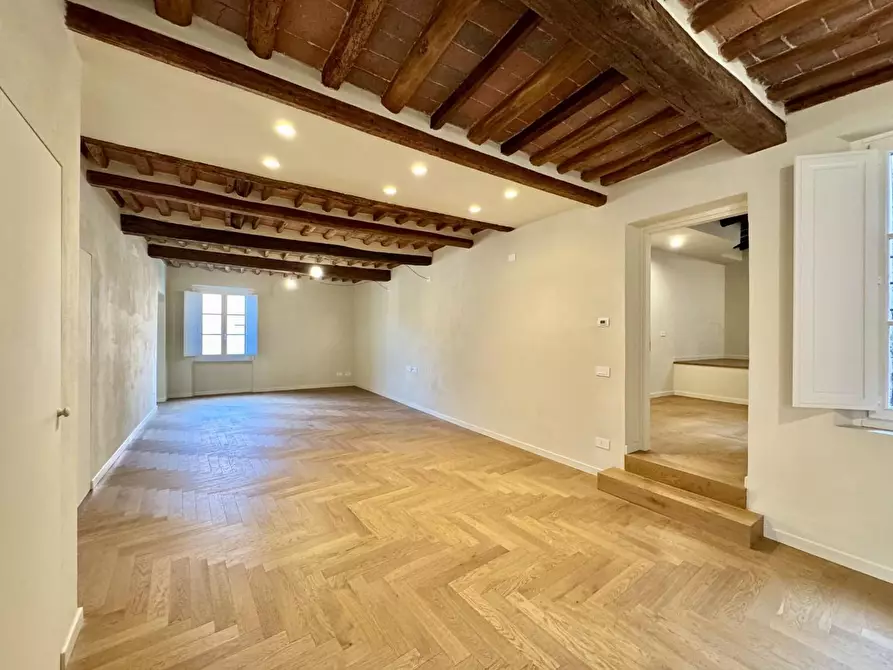 Immagine 5 di Appartamento in vendita  a Lucca