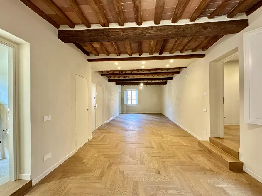 Immagine 16 di Appartamento in vendita  a Lucca