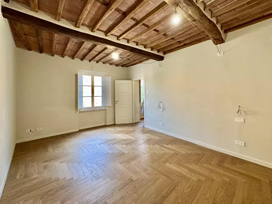 Immagine 14 di Appartamento in vendita  a Lucca
