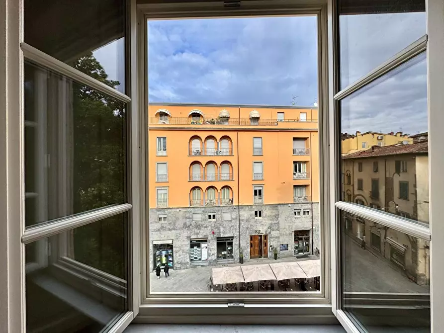Immagine 2 di Appartamento in vendita  a Lucca