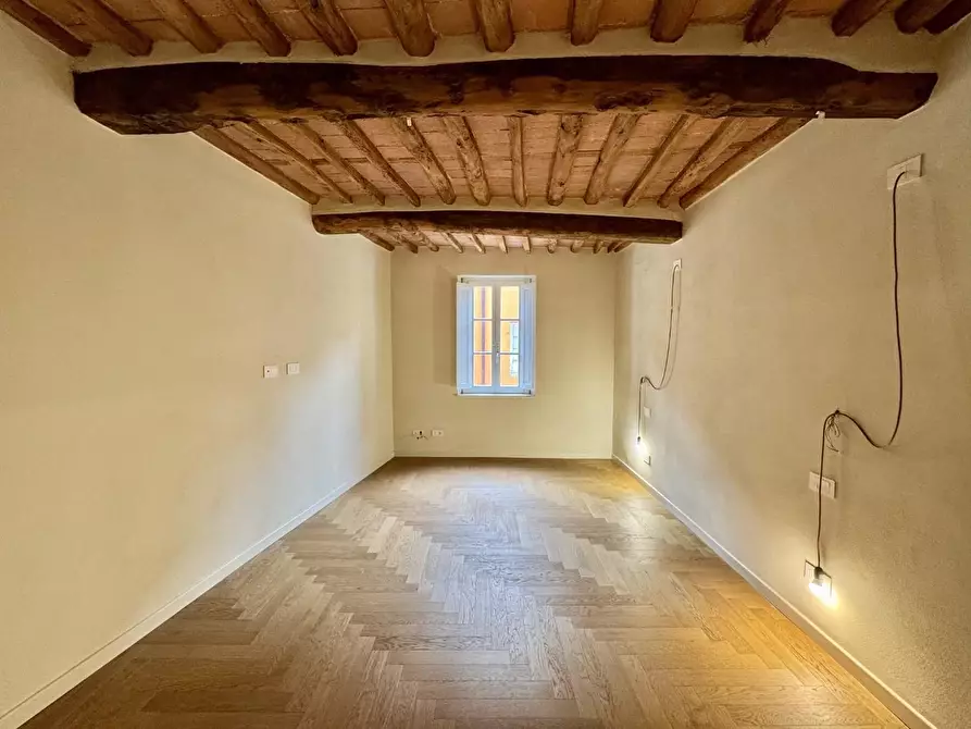 Immagine 11 di Appartamento in vendita  a Lucca