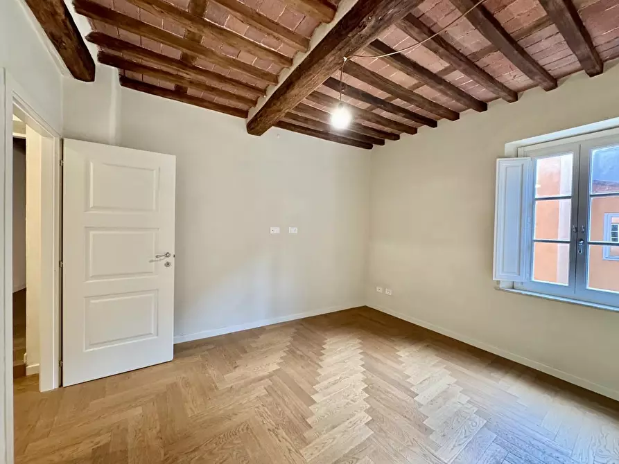 Immagine 19 di Appartamento in vendita  a Lucca