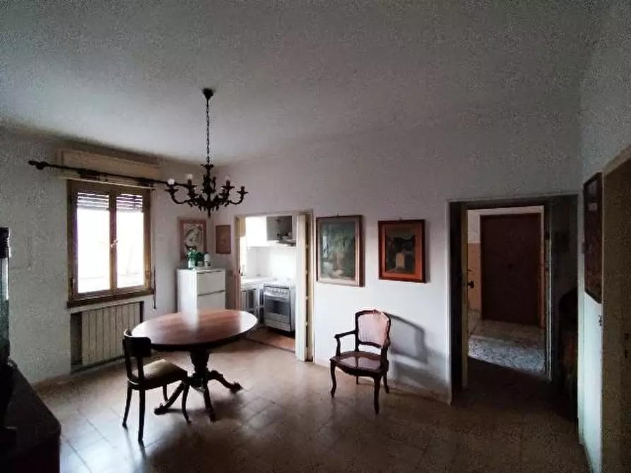 Immagine 5 di Appartamento in vendita  a Massa