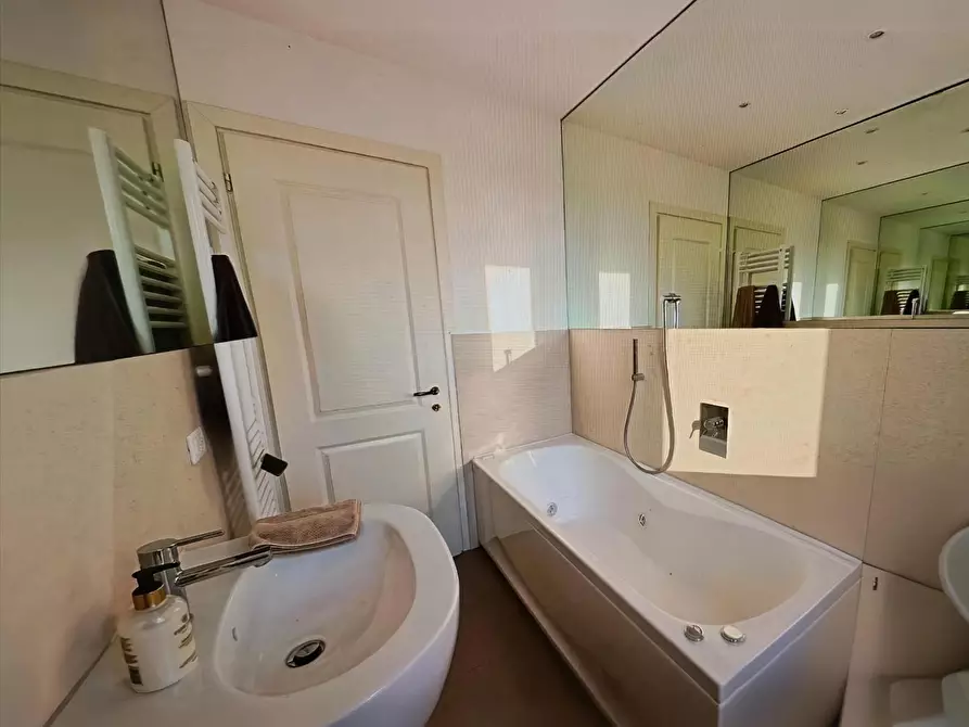 Immagine 4 di Appartamento in vendita  a Massa