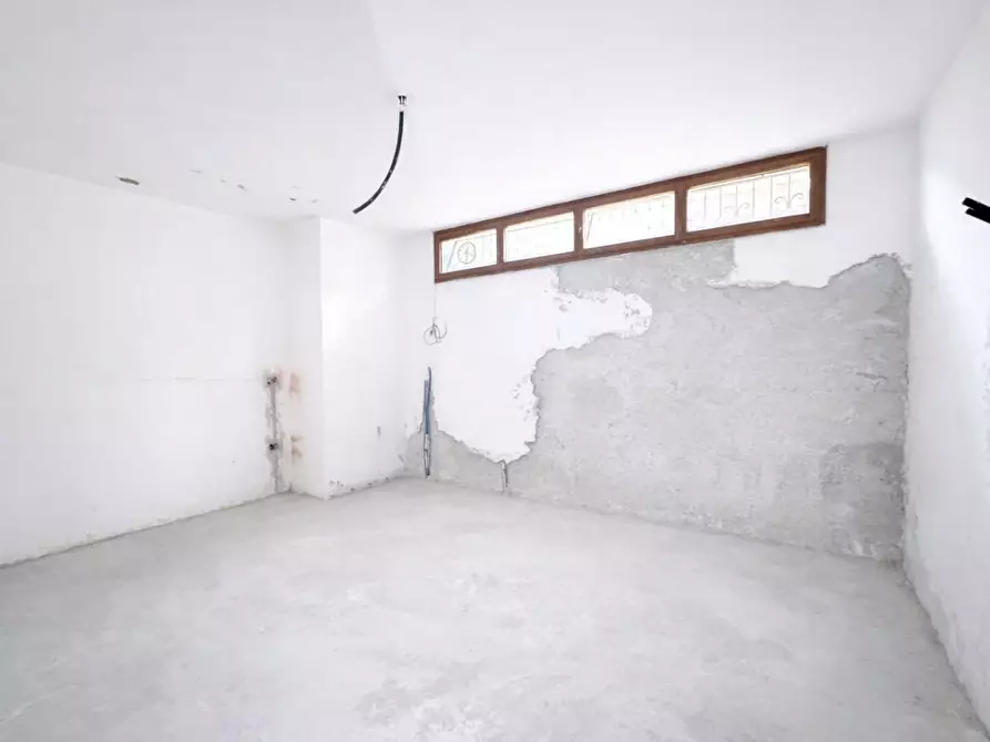 Immagine 11 di Appartamento in vendita  a Viareggio