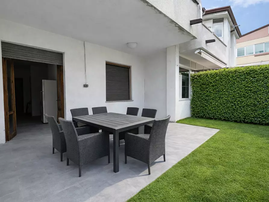 Immagine 18 di Appartamento in vendita  a Viareggio