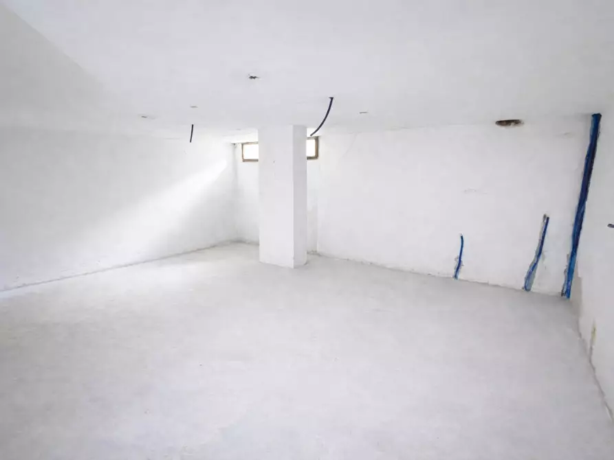 Immagine 10 di Appartamento in vendita  a Viareggio