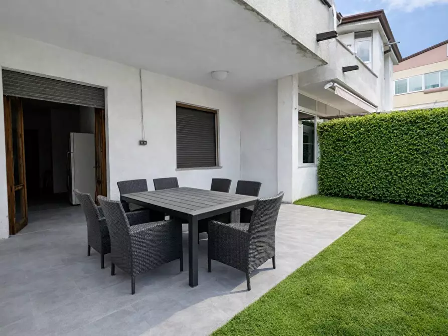 Immagine 2 di Appartamento in vendita  a Viareggio