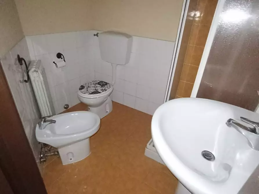 Immagine 5 di Appartamento in affitto  a Carrara