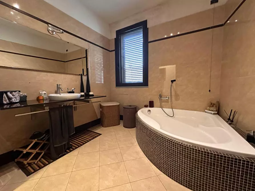 Immagine 35 di Appartamento in vendita  a Cascina