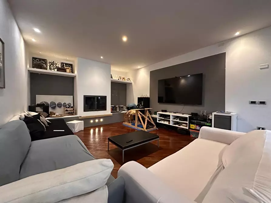 Immagine 1 di Appartamento in vendita  a Cascina