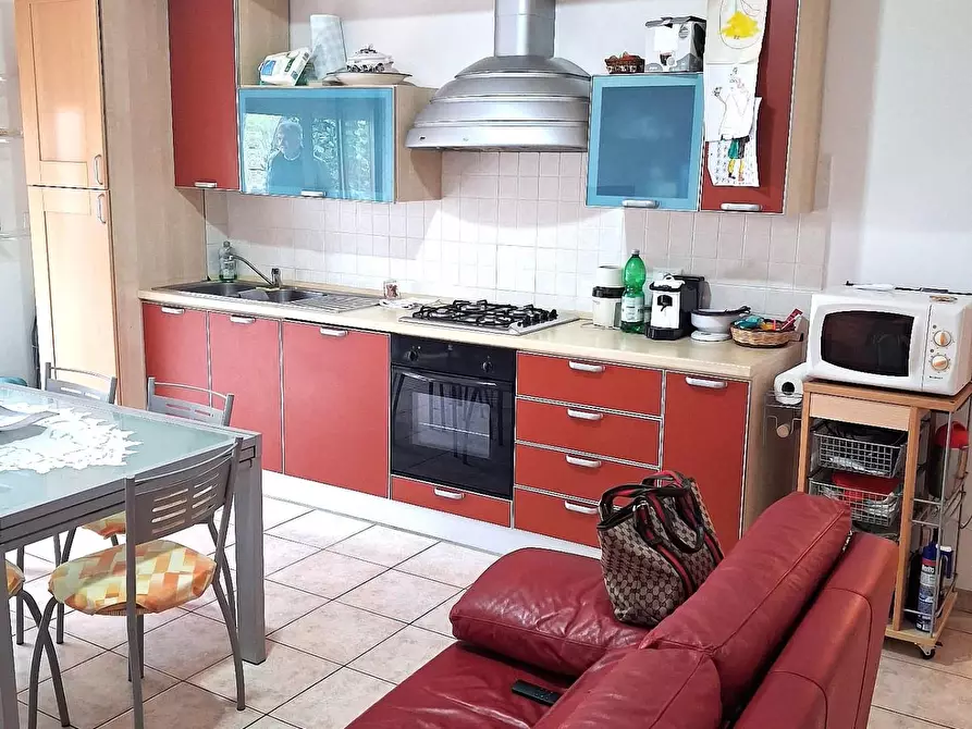 Immagine 2 di Appartamento in vendita  a Massa