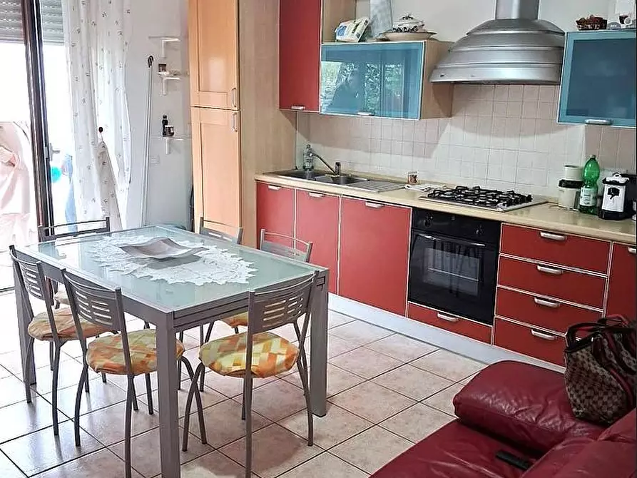 Immagine 1 di Appartamento in vendita  a Massa