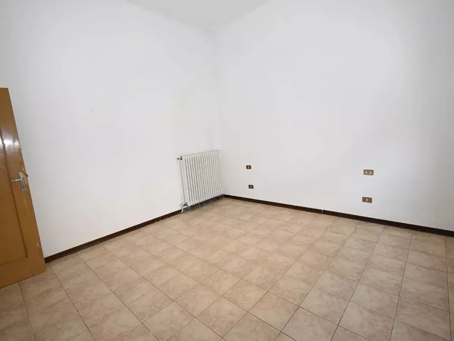 Immagine 7 di Villa in vendita  a Vecchiano