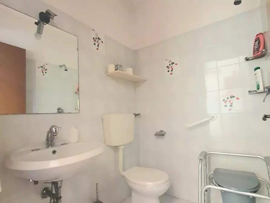 Immagine 10 di Casa semindipendente in vendita  a Capannori