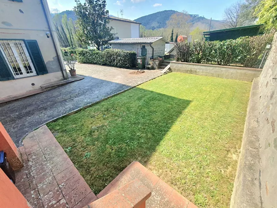 Immagine 12 di Casa semindipendente in vendita  a Capannori