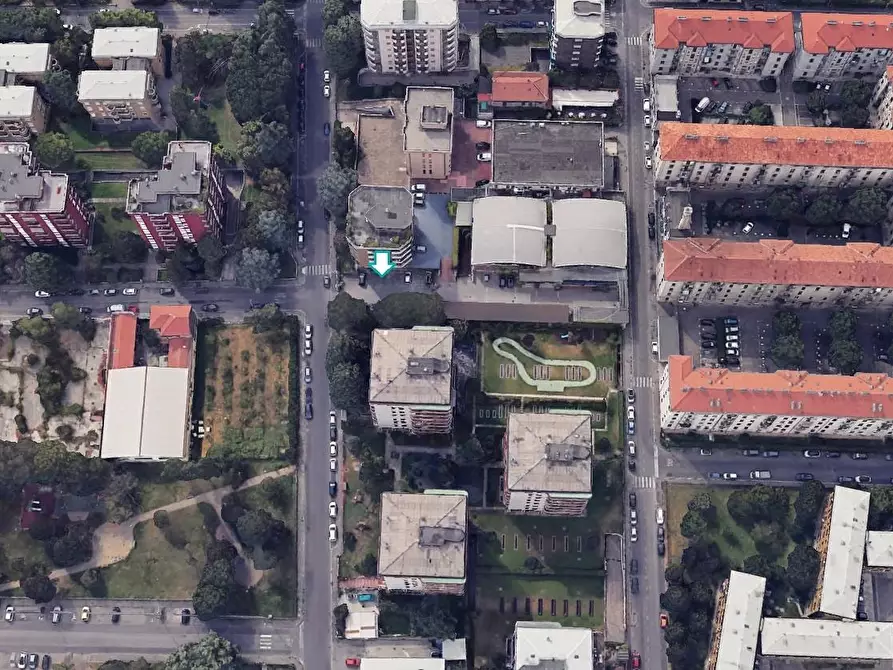 Immagine 1 di Garage in vendita  a Monza